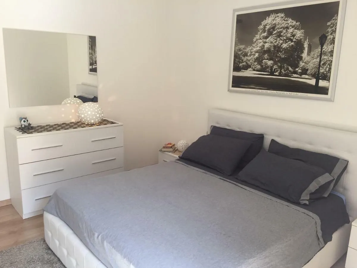 מאלצ'סינה Casa Ari Apartment 0*,  איטליה